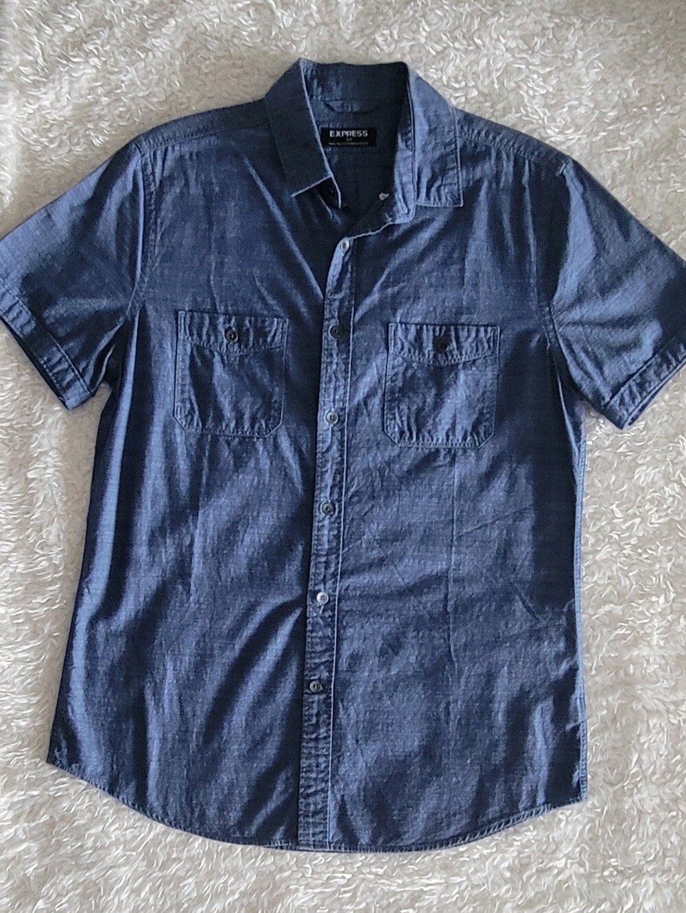 Express Short-Sleeve Chambray Button-Up Shirt in Navy Blue